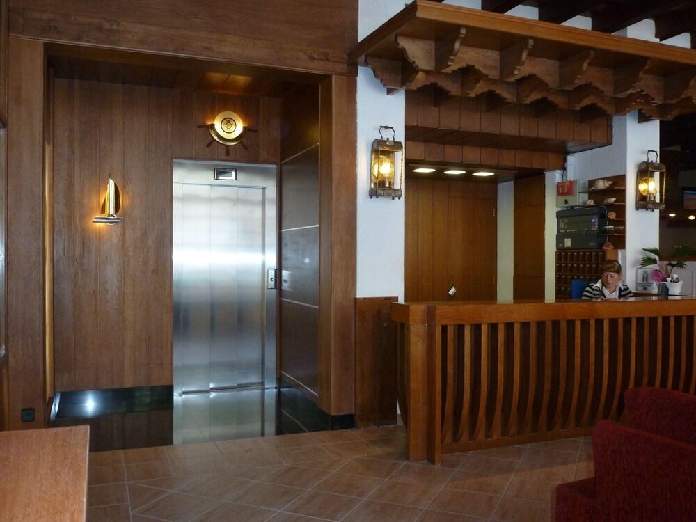 Hotel La Carolina 滨海略雷特 外观 照片