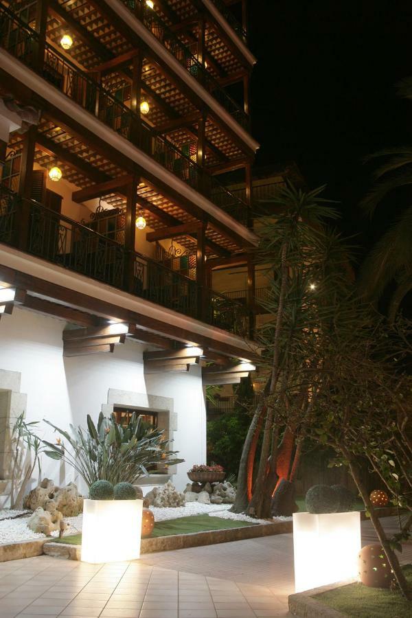 Hotel La Carolina 滨海略雷特 外观 照片